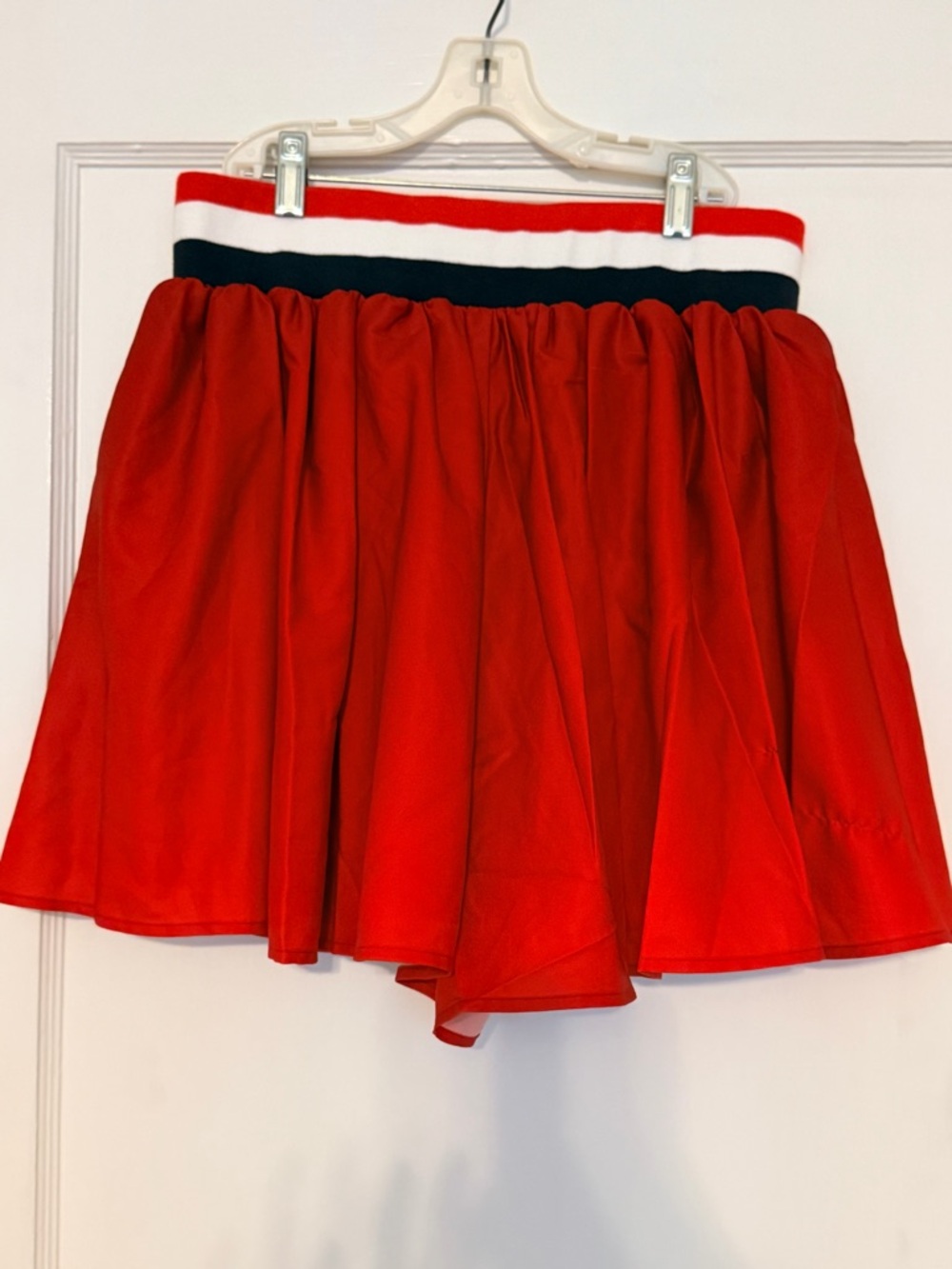 Emily McCarthy red ombré swing shorts women’s L